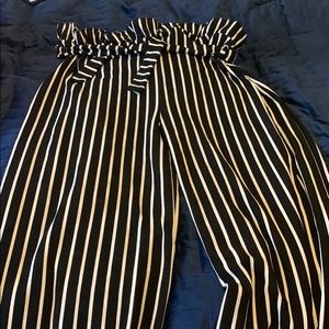 High waisted Ruffle band black/white striped pants